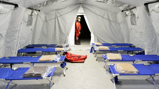 temporary-lighting-medical-tents