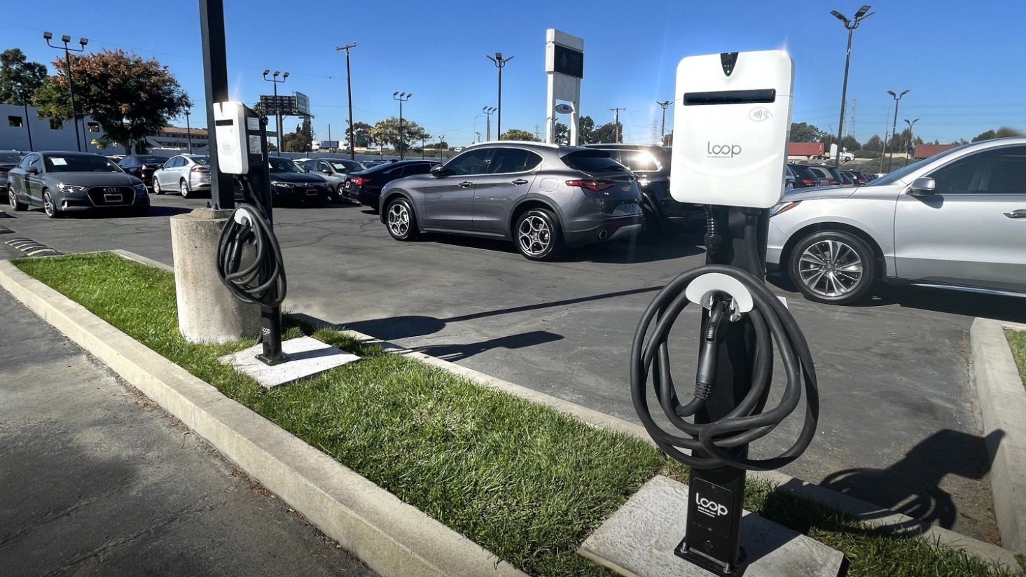 How much does it cost for businesses to install EV chargers_